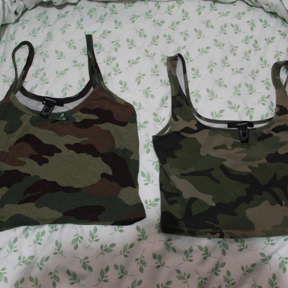 Forever 21 Women's Cropped CamoflaugeTank Top Bundle Green Black Size Medium